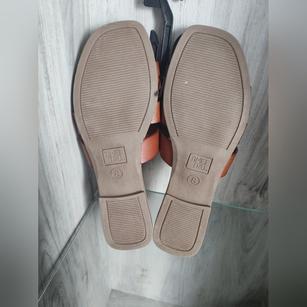 Time and Tru Tan Slide Sandals with Gold Buckle SZ 8 New - Picture 2 of 2